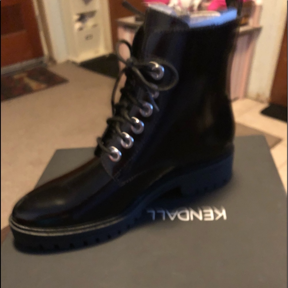 NIB-Kendall+Kylie  boots